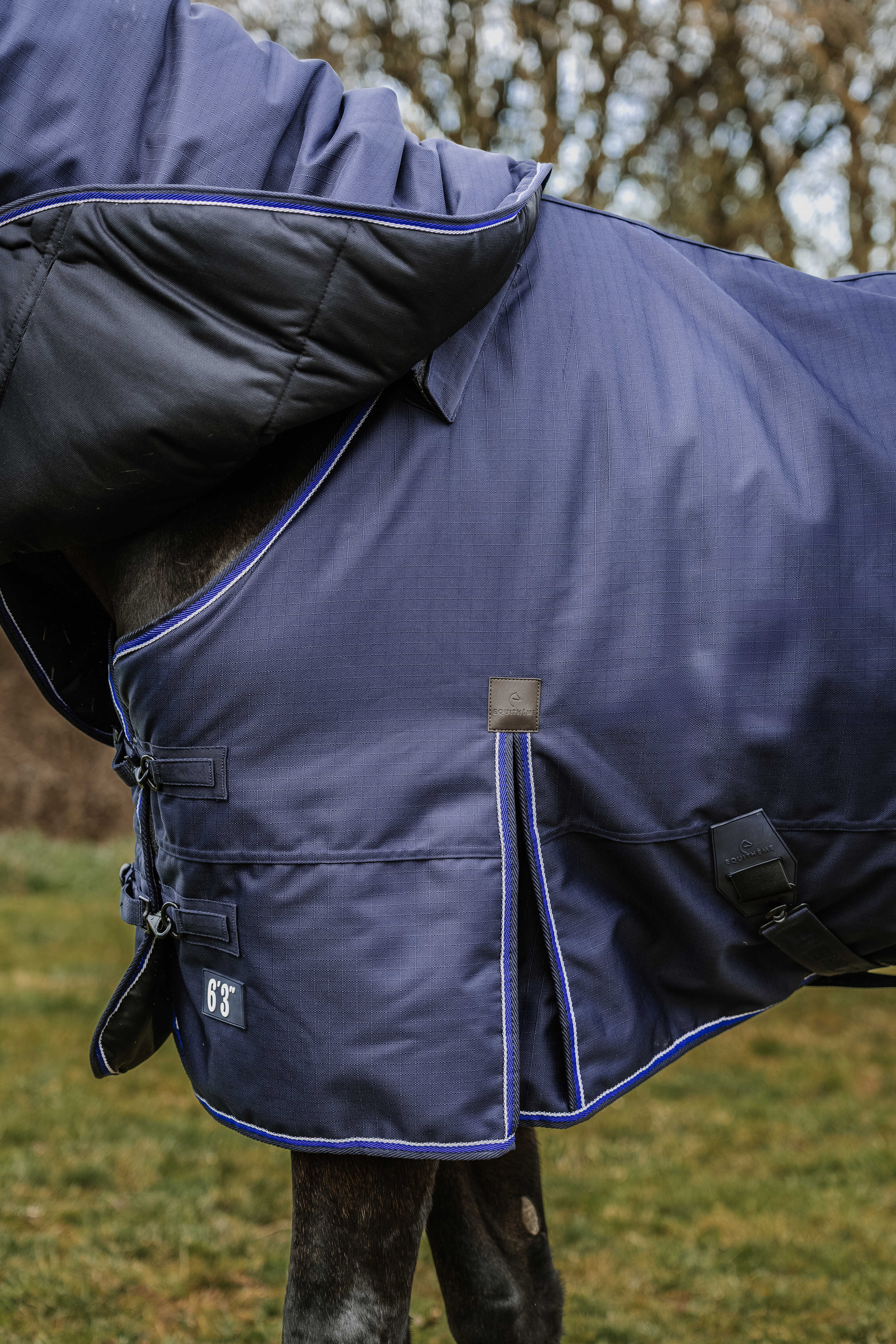 Couverture EQUITHÈME Classic 3 Layers – Technologie 3 couches et couvre-cou inclus