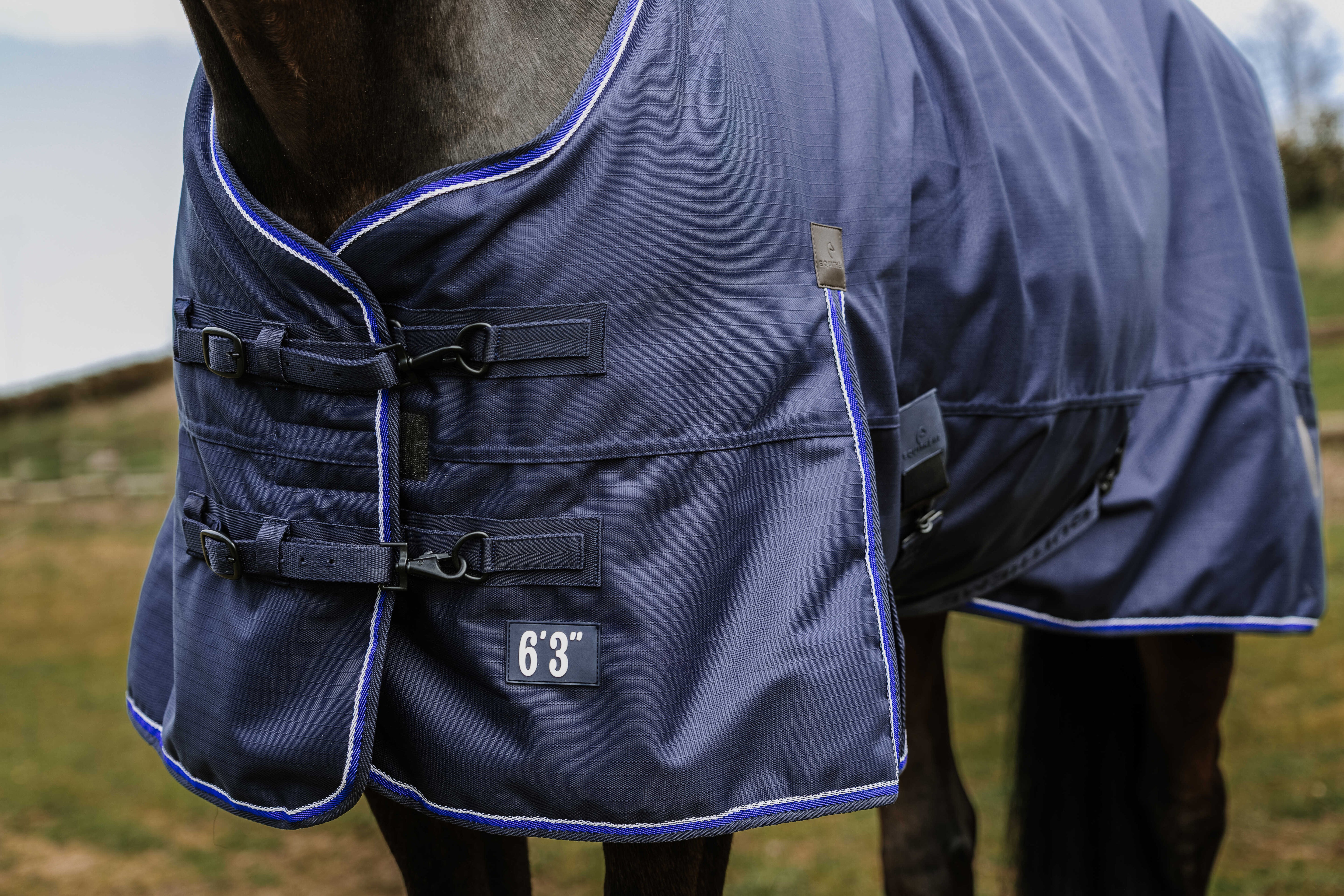 Couverture EQUITHÈME Classic 3 Layers – Technologie 3 couches et couvre-cou inclus