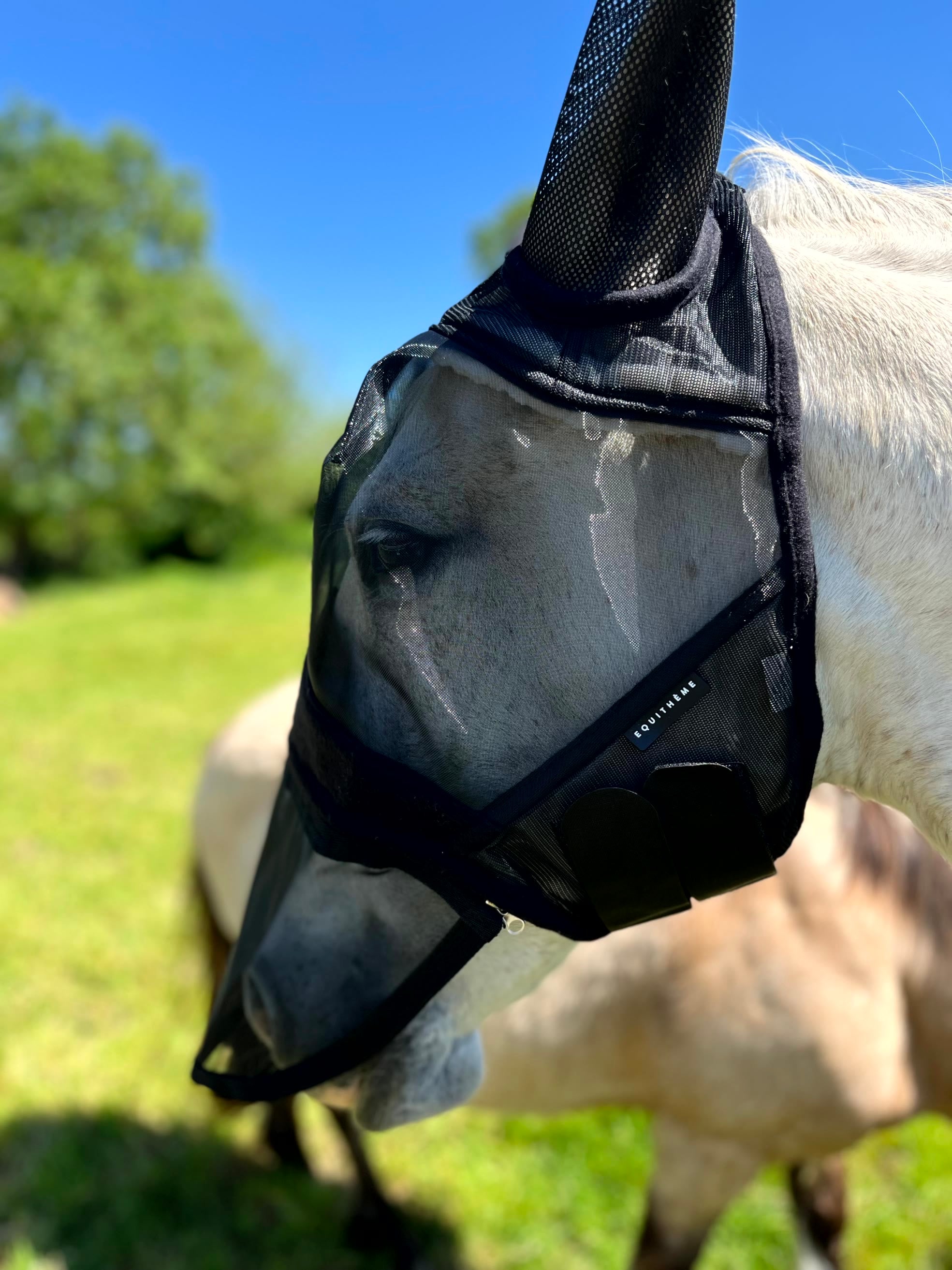 Masque anti-mouches anti-UV EQUITHÈME – 2 en 1 avec protection de nez amovible