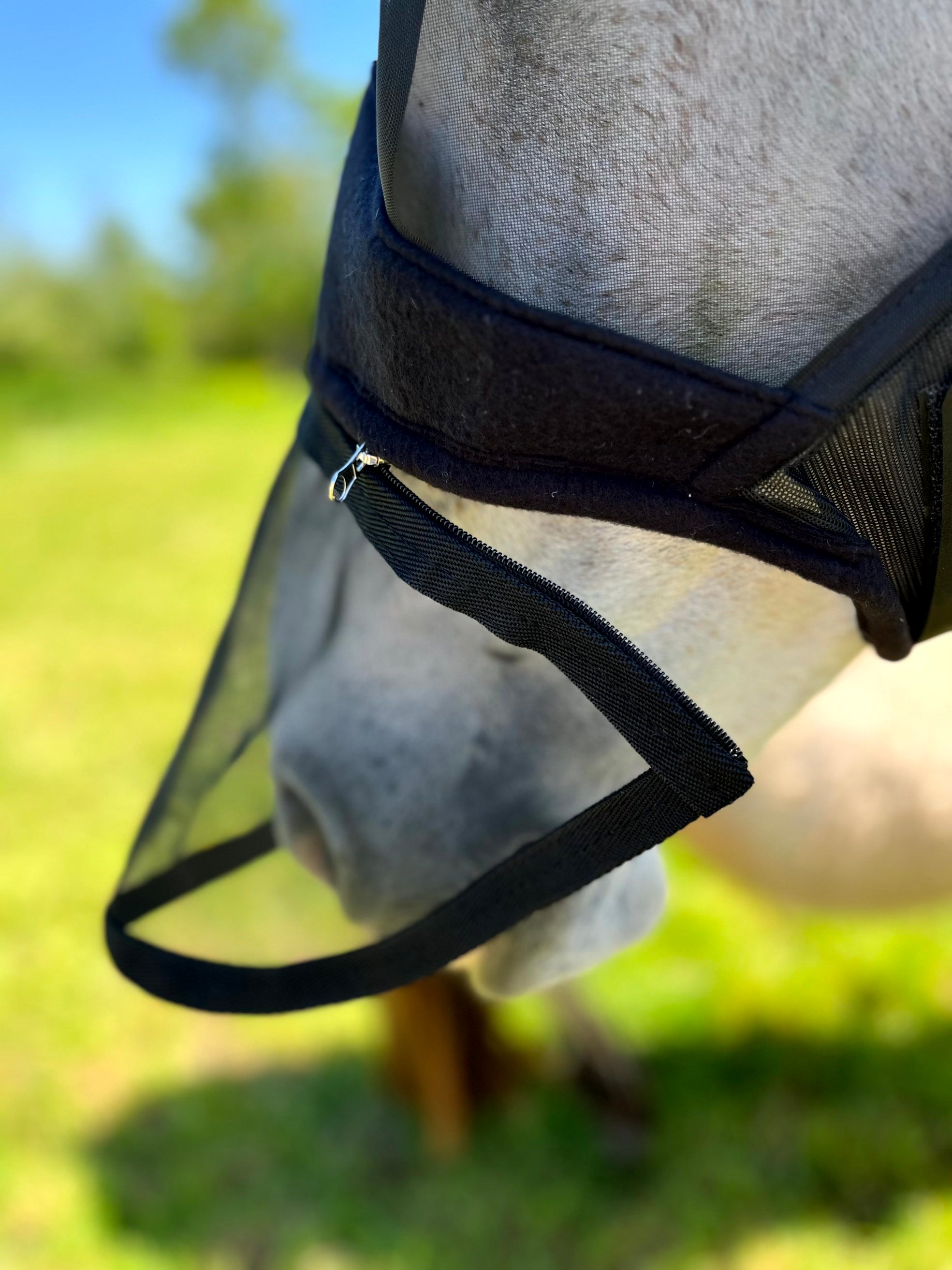 Masque anti-mouches anti-UV EQUITHÈME – 2 en 1 avec protection de nez amovible