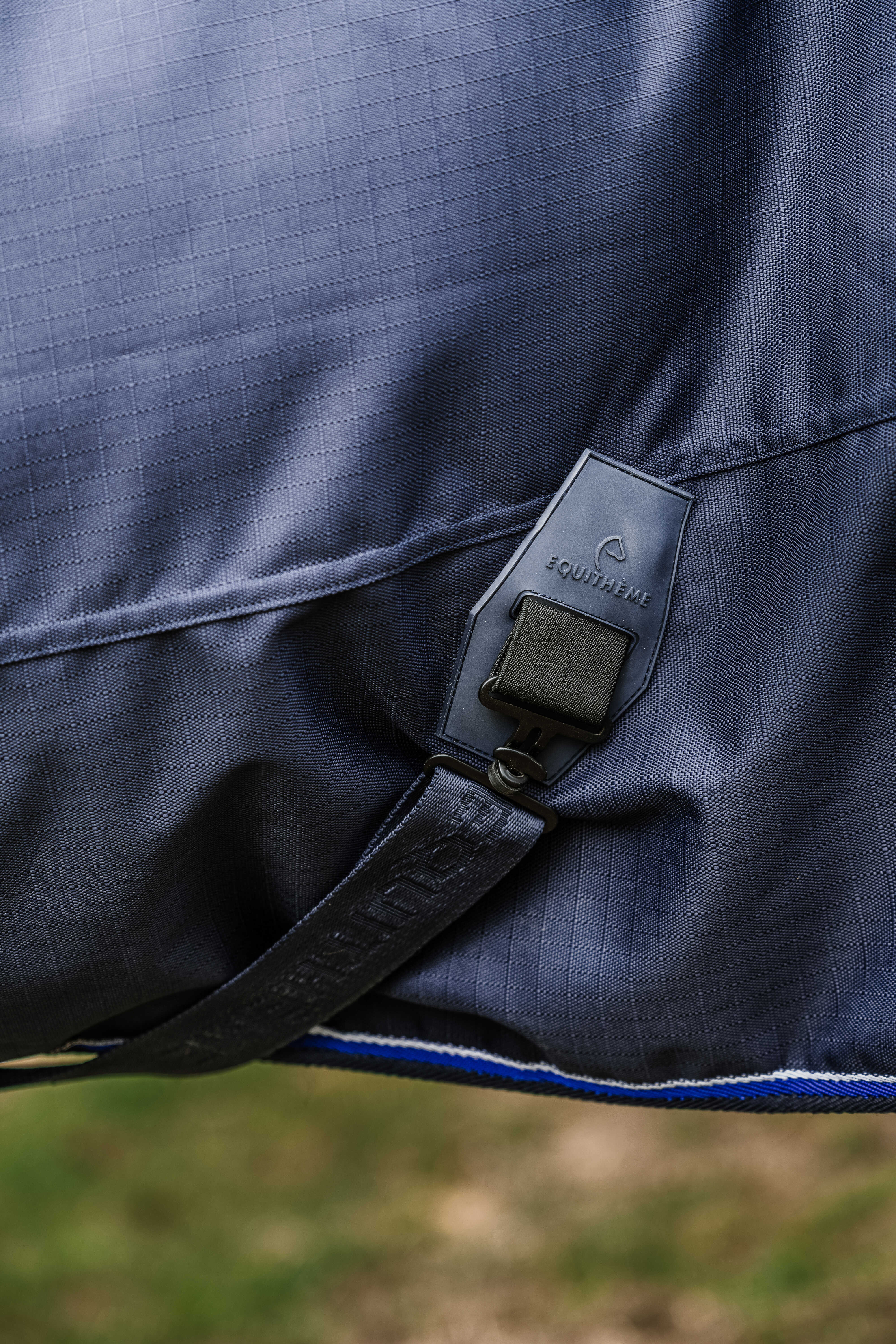 Couverture EQUITHÈME Classic 3 Layers – Technologie 3 couches et couvre-cou inclus
